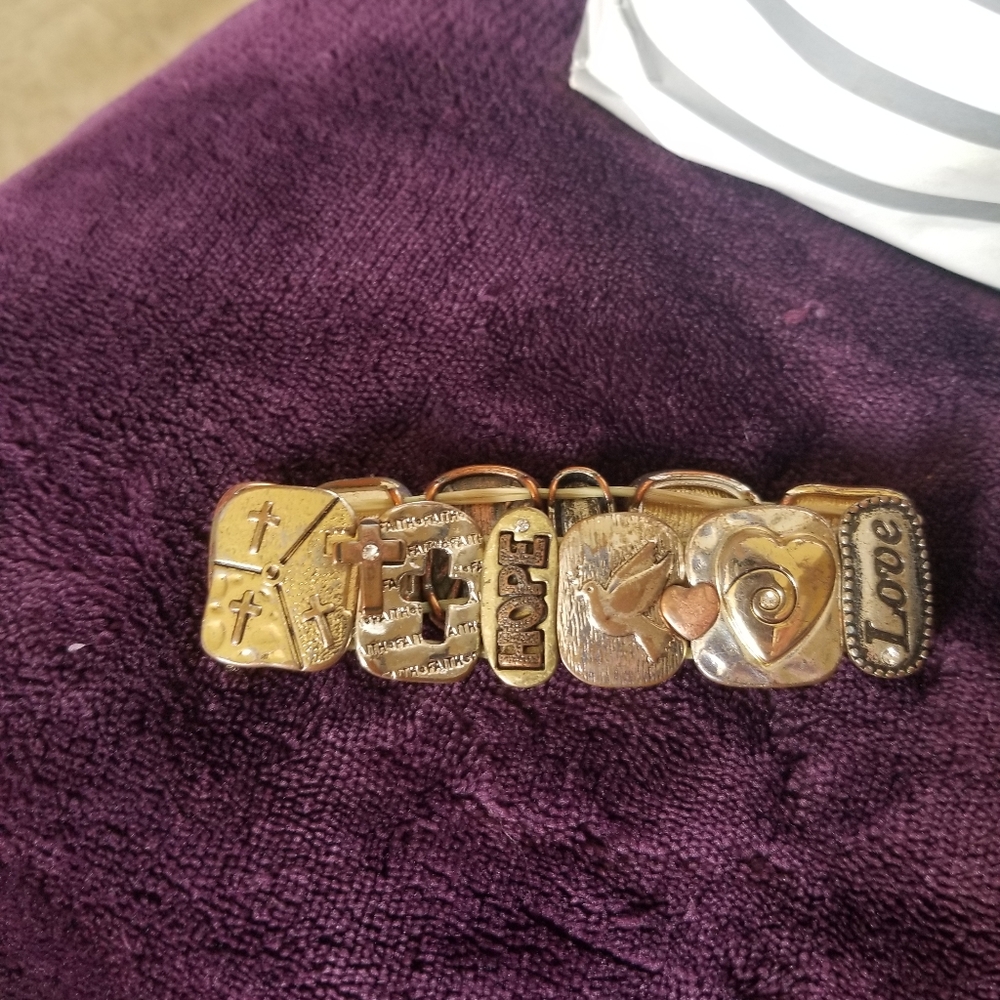BRACELET